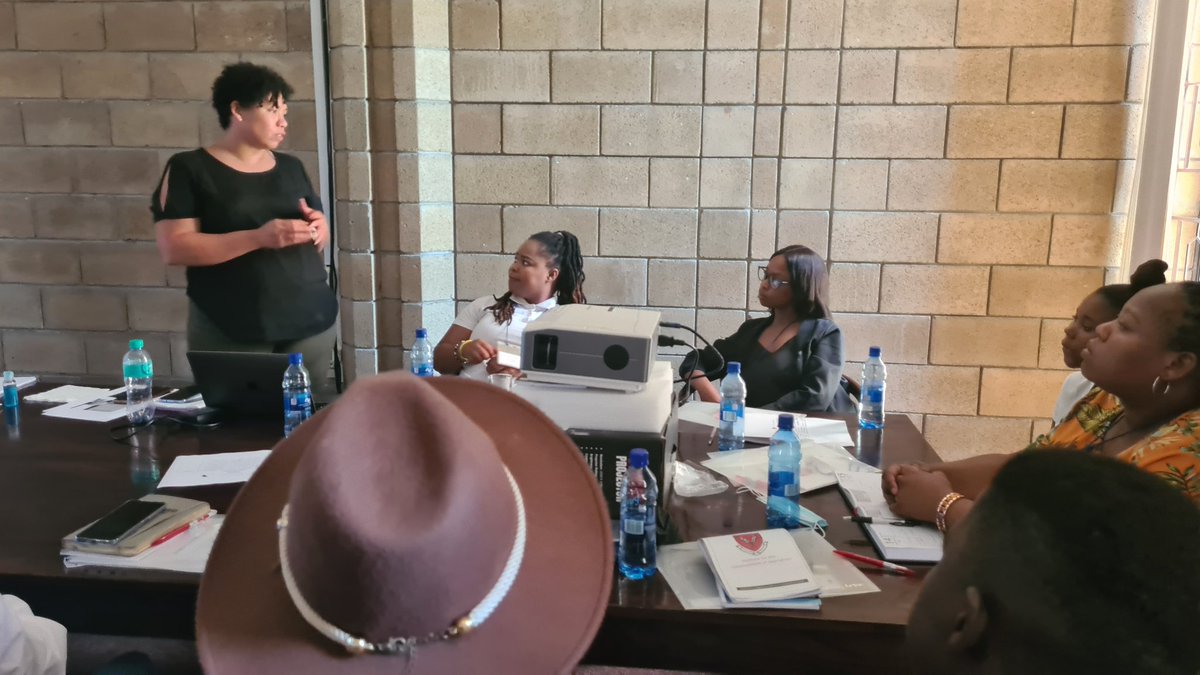iNtatheli_media's tweet photo. About to wrap up the training for #communityjournalist at #mpumakapaTV. We're talking about live storytelling and tools to make their crossings pop. https://t.co/pkJWQZtgCN
