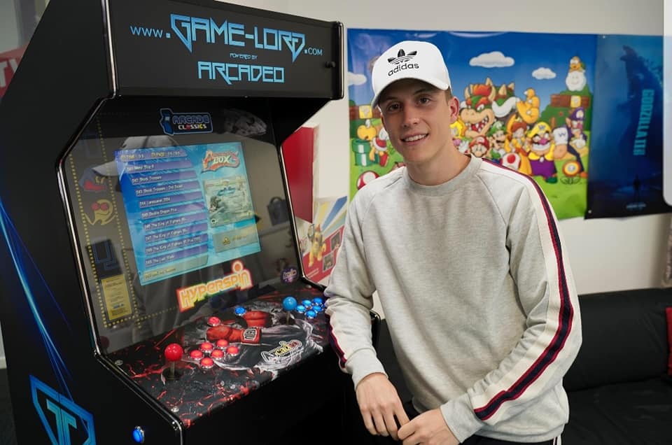 GameLordOff's tweet photo. 😍🔥 Loïc Nottet dans la GamingRoom Game-Lord NRJ! Tu connais pas game-lord? ton site de revente d'objets geek? #Gaming 🎮 #PC 🖥 #Culture #Geek 🗡 #Figurines ⚔ #Manga 👹 #Jeux #Jouets 🎲 #Retro 👾 #Électro 📱! Vends sans frais sur https://t.co/hEbplVLq2T #LoicNottet @L0oiic 😍 https://t.co/MfJ48WG1j9