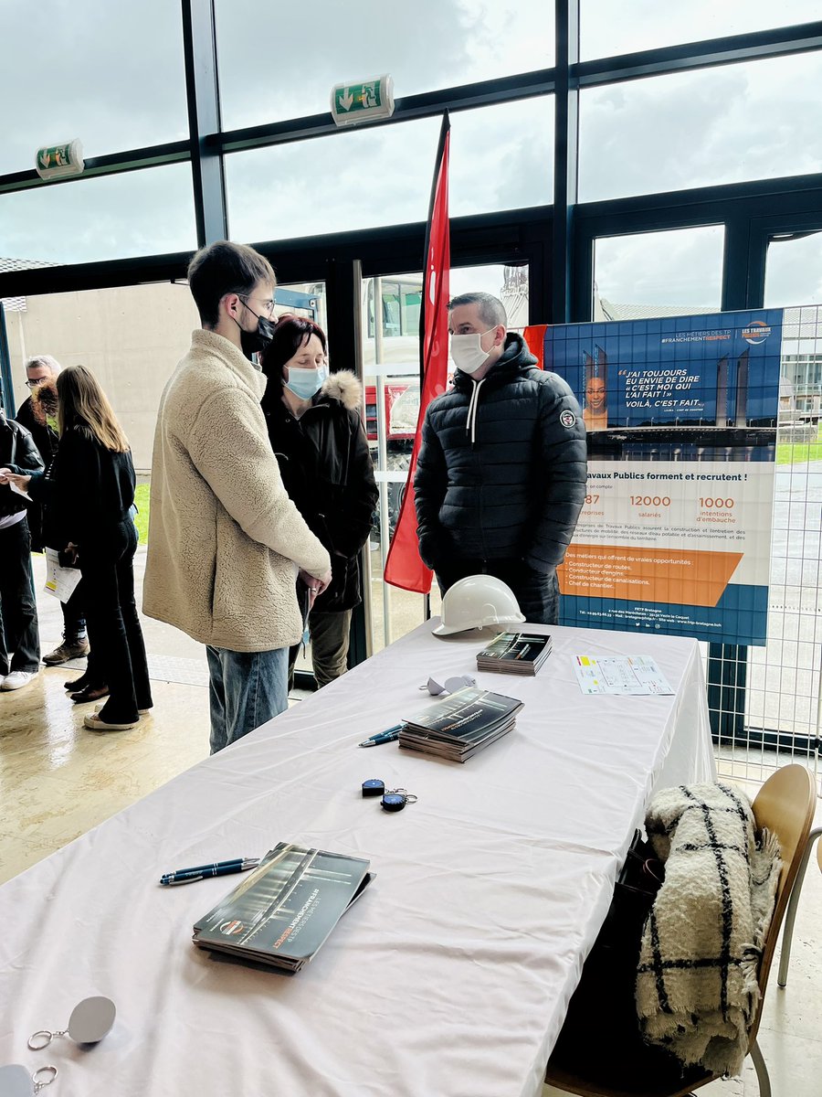 frtpbretagne's tweet photo. En direct du Lycée Freyssinet pour la journée portes ouvertes 👉 stand tenu par la @frtpbretagne et les entreprises de #tp ! #btstp #bacprotp https://t.co/arMSqGX1n4