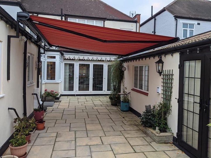 LanaiOutdoor's tweet photo. A Lanai Awning installed for customers in London E4.
 
4.2 metres wide with a projection of 3.6 metres, with LED lighting and a heater.
 
Please contact us on info@lanai-outdoor.co.uk with any enquiries.

#Lanai #Awning #OutDoorlife #LiveLifeOutdoors #DineAlfresco #GardenLife https://t.co/lHMvGuZmC1