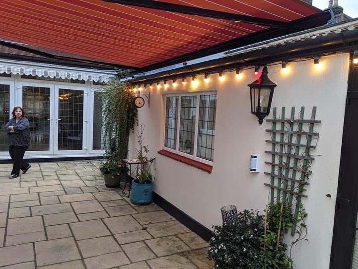 A Lanai Awning installed for customers in London E4.
 
4.2 metres wide with a projection of 3.6 metres, with LED lighting and a heater.
 
Please contact us on info@lanai-outdoor.co.uk with any enquiries.

#Lanai #Awning #OutDoorlife #LiveLifeOutdoors #DineAlfresco #GardenLife