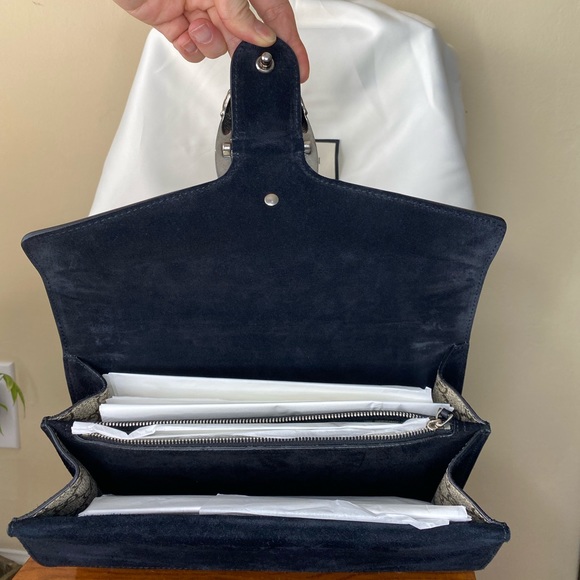 SarahCabello15's tweet photo. FOR SALE!!
GG Dionysus GG Shoulder Bag GG Small Dionysus GG Shoulder.

Condition is "like new''.

Gorgeous and structured GG supreme canvas
Strap can be worn multiple ways such as shoulder bag.

11” x 7” x 3.5” perfect size.
Beautiful collection!

DM FOR MORE INFORMATION!! https://t.co/cctWyBMJCh
