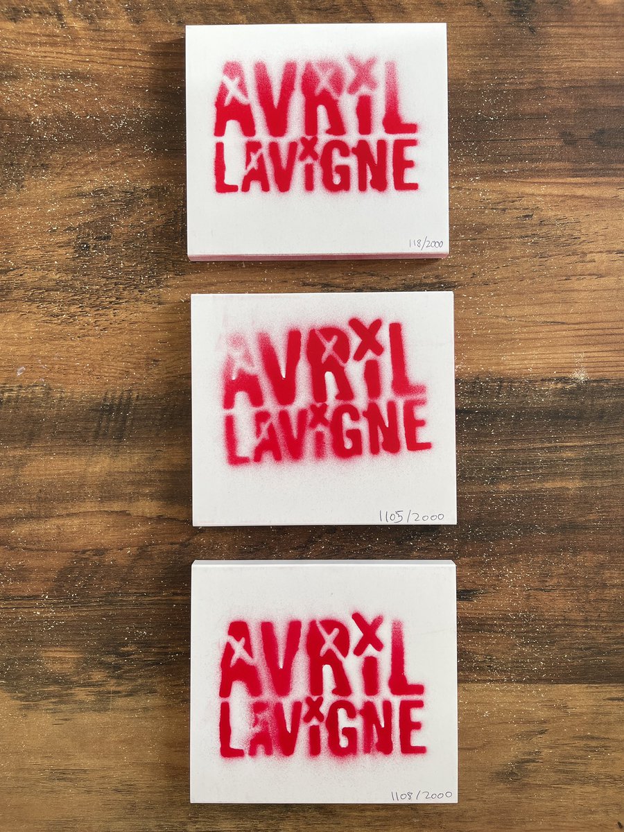00mkelse's tweet photo. I’m so hoping and wishing hard that we get to hear Official Instrumental tracks from #LoveSux. To hear the intricacies in production would be incredible! Any chance at all? @AvrilLavigne @JohnFeldy @travisbarker @MODSUN @DTARecords https://t.co/HoL0r4orrL