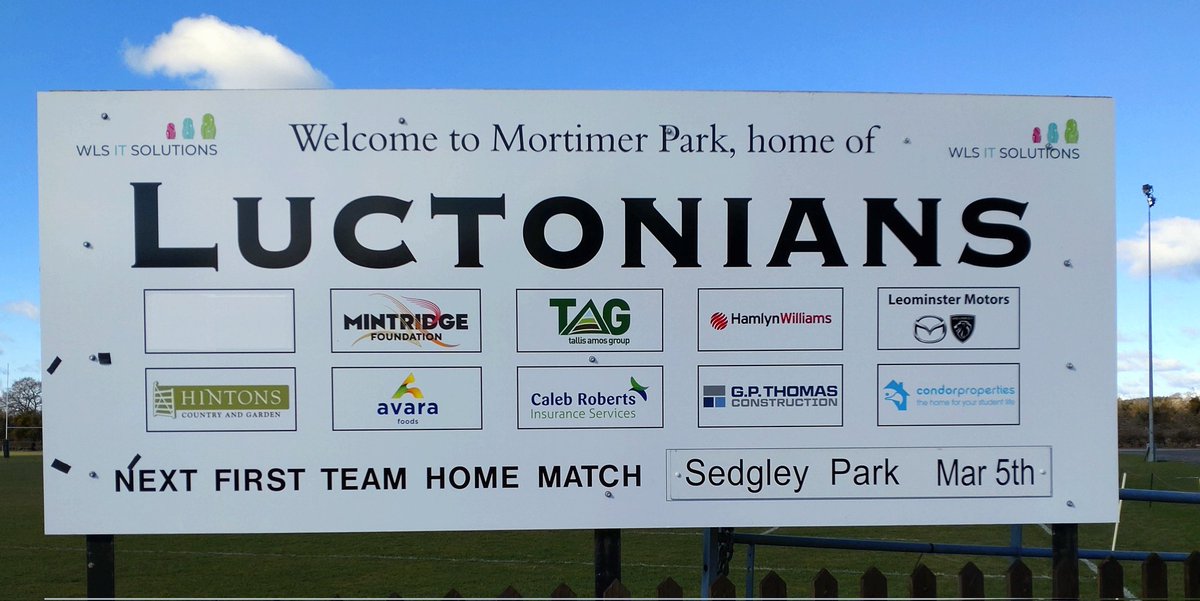 GlennHutton2's tweet photo. Game Day in Herefordshire π#justpassin #fansontour https://t.co/ugDNKpuiYk