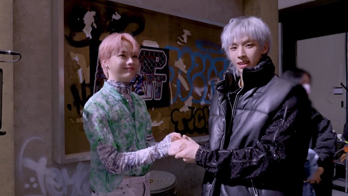 for_hubi's tweet photo. "i really like hanbin hyung so much" — hwarang 😭 https://t.co/FOU1yJBDAw