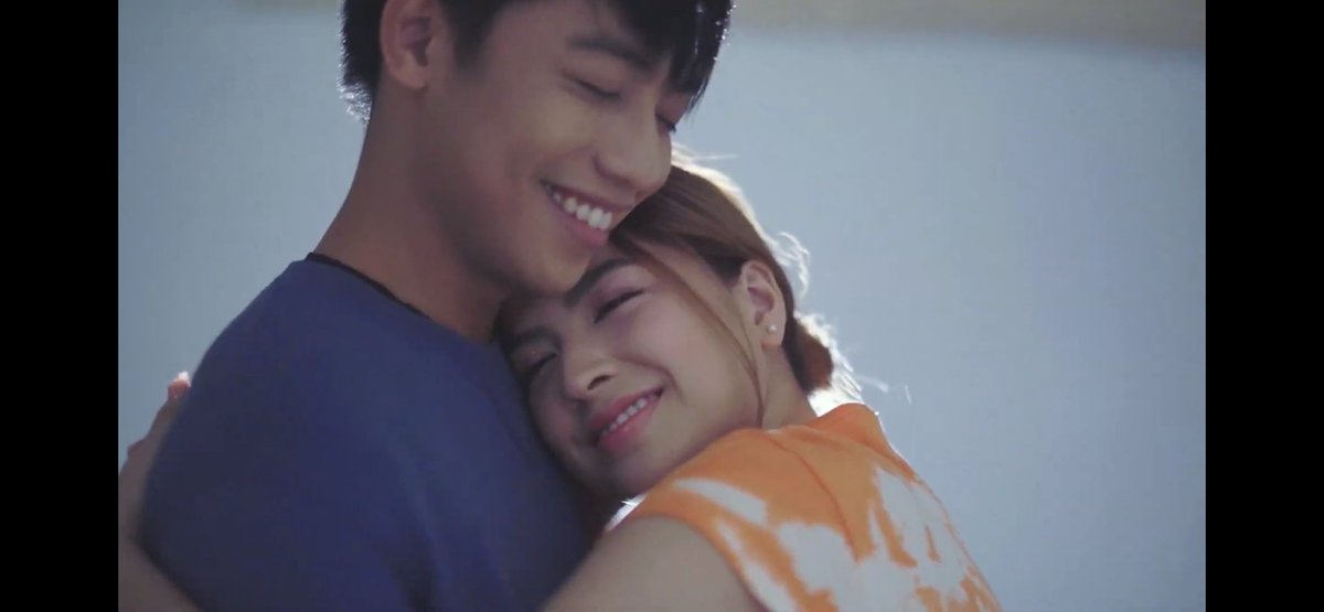 TheChanBaeker's tweet photo. PLEASE totohanin nyo na!!!! Mamamatay na ako dito!!!

I NEED AIR!!!I NEED HELP!!!! 

BENLEX PAANO MV
#BenLexPaanoMVOutNow https://t.co/SKs4bW7XbX