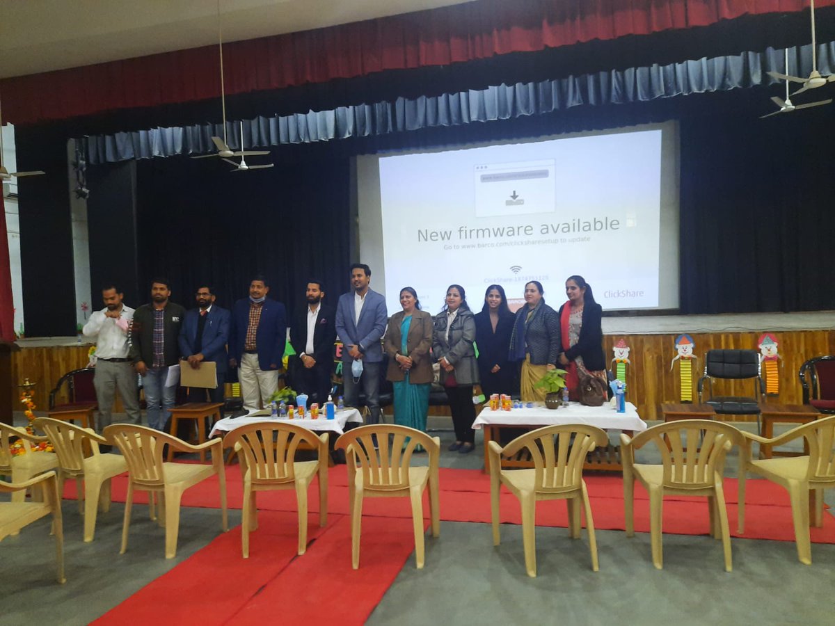 palakh_khanna's tweet image. Proud to be a part of Business Blasters as the YOUNGEST coach, panelist and facilitator! At 18, I coached teams in Round 2, selected the top teams as a panelist in Round 3 and was an investment facilitator in the Investment &amp;amp; Expo Summit!
#BusinessBlasters

@EMCCLASS @msisodia