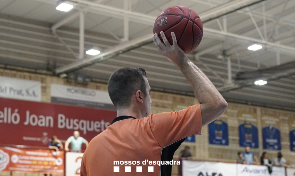 mossos's tweet photo. Les discussions, insults, empentes i baralles no tenen cabuda a la pista. Respecta les regles del joc: guanya de manera honesta i perd amb orgull. L’important és el joc
@fcbq #JoJugoNet https://t.co/Fs6keLrPQD