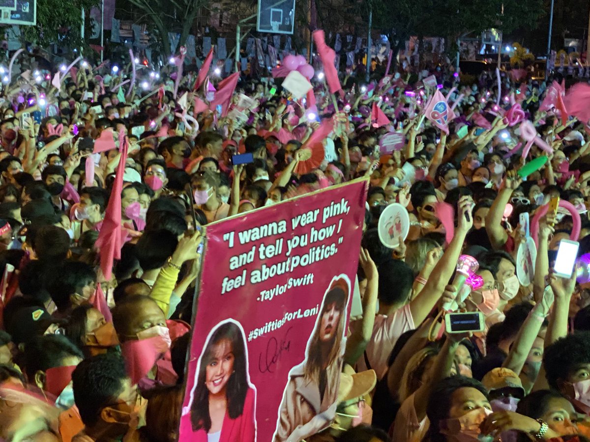 manilabulletin's tweet photo. Bulakenyo kakampinks sing along as if they were in a concert as True Faith performs “Perfect” and “Dahil Ikaw.” | via @MB_RAntonio https://t.co/OAbLWuoVVZ