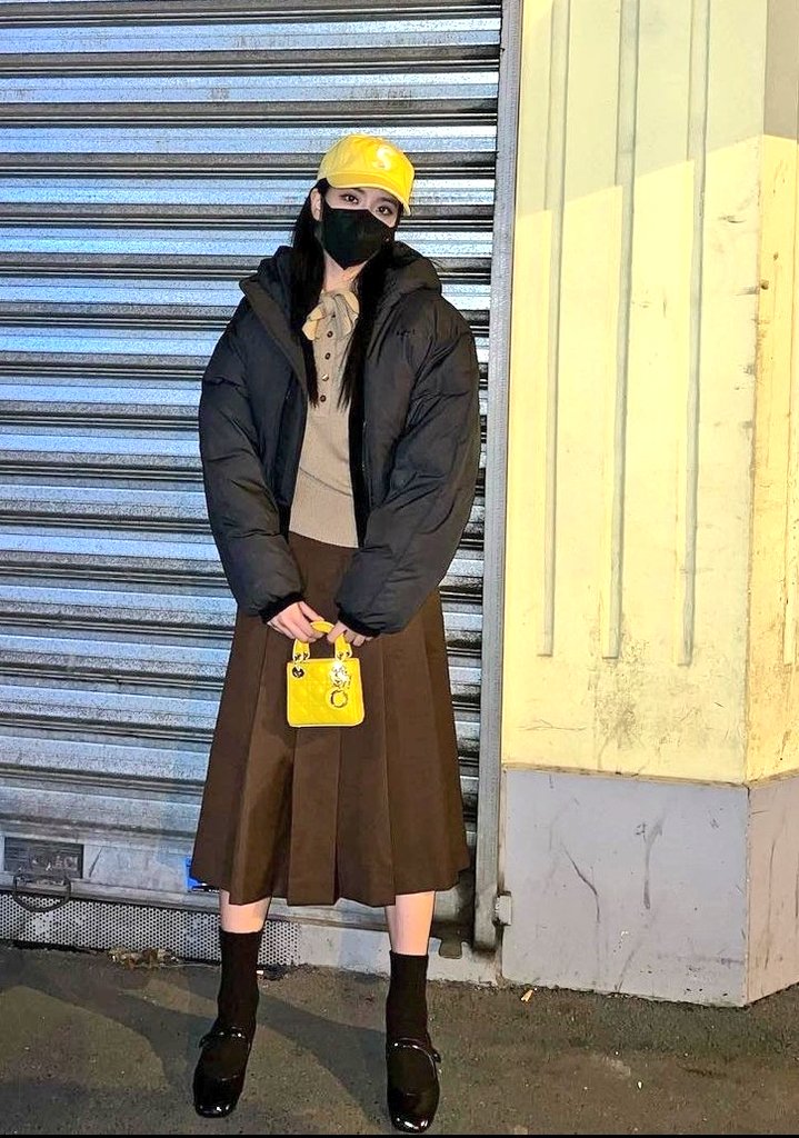 JISOO LOOKS tweet media