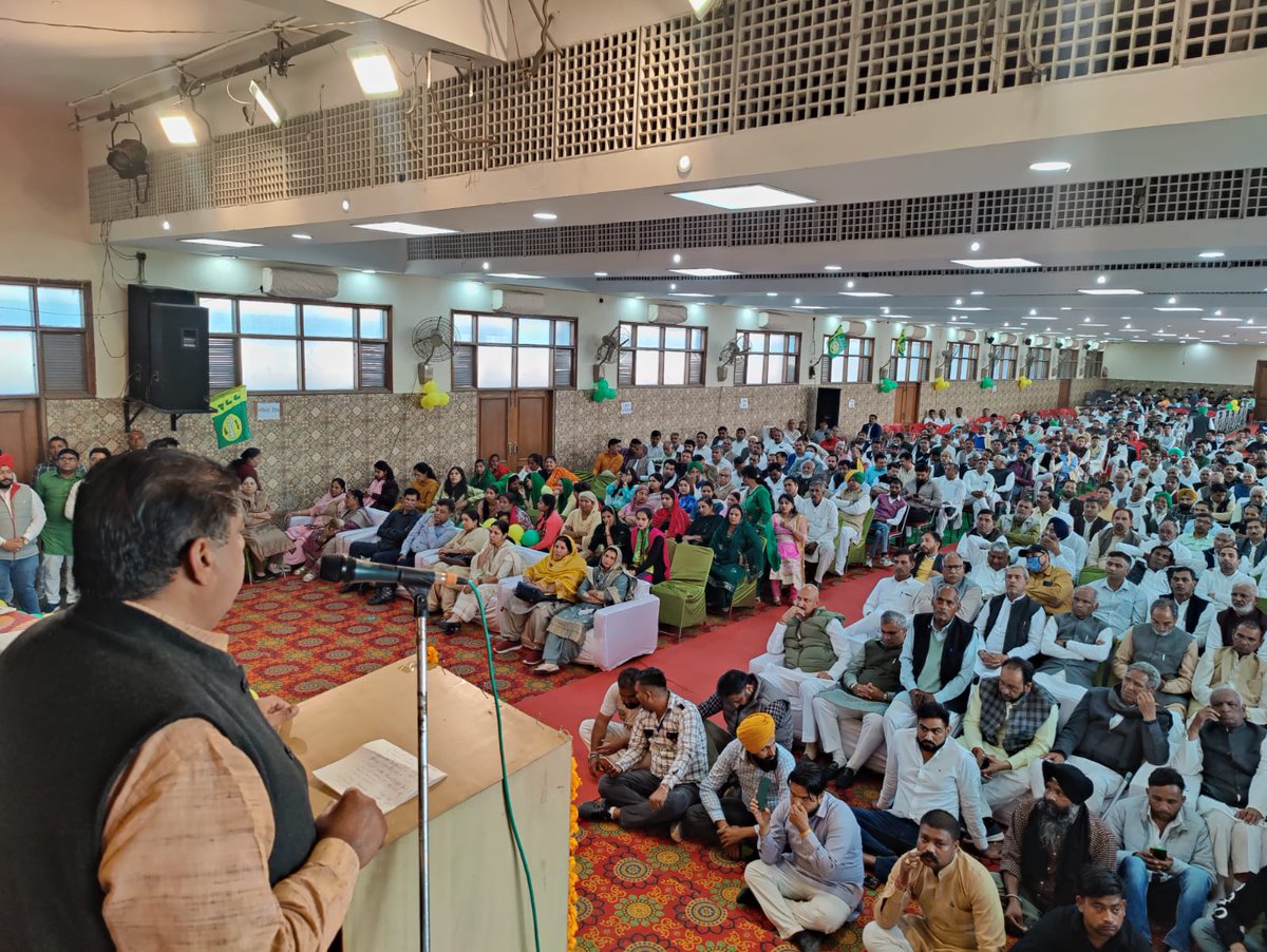 JJPofficial's tweet photo. अंबाला: आज प्रदेश व राष्ट्रीय कार्यकारिणी की बैठक में पार्टी के समस्त वरिष्ठ नेताओं ने शिरकत की। राष्ट्रीय अध्यक्ष @DrAjaySChautala जी की अध्यक्षता में हुई बैठक में भविष्य की योजनाओं पर नीति बनाने और पार्टी के विस्तार पर विस्तार से चर्चा हुई। https://t.co/fsBOFPscCV