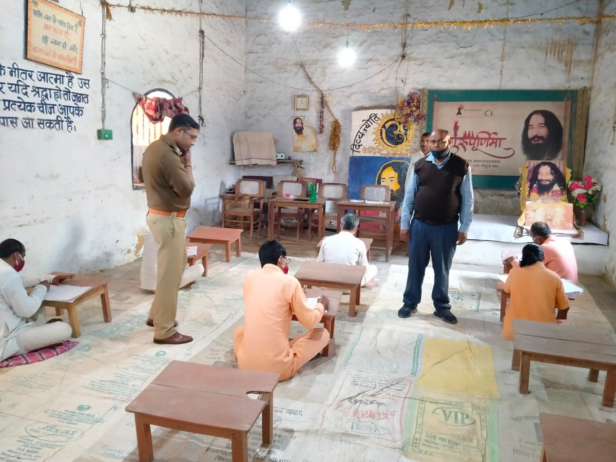 IGNOUVaranasi's tweet photo. IGNOU Term End Exam being conducted at Central Jail Varanasi 48013 for jail inmates @OfficialIGNOU https://t.co/XurJaH2DDn