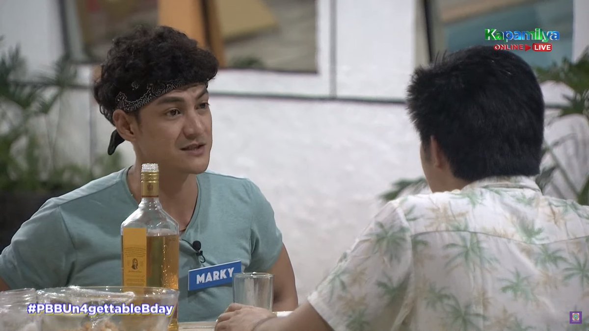 Zach protecting Seham in front of Marky omg 

BBS ZACH
#PBBUn4gettableBday
