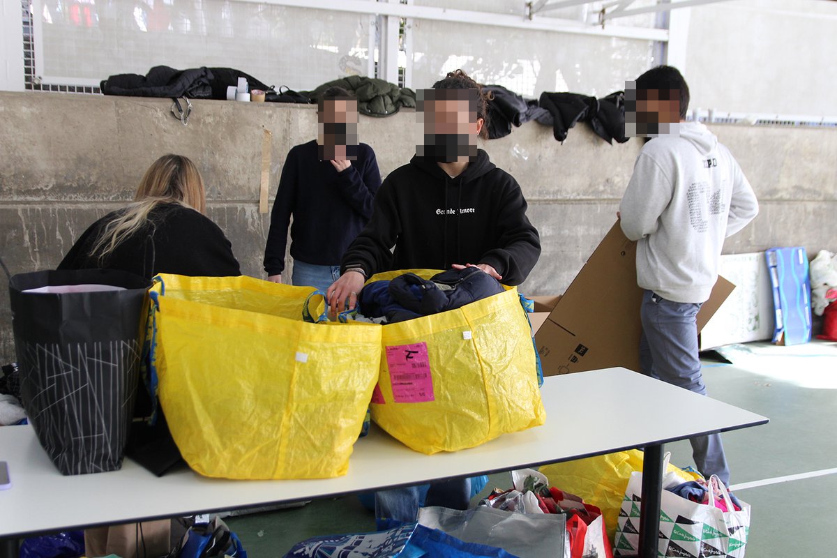 LiceoEuropeo's tweet photo. ¡Orgullosos de ellos!
Los alumnos del #ProgramaDelDiploma participan en la jornada educativa para mostrar la parte más solidaria del colegio a las familias y comparten, con todos los asistentes, los diferentes proyectos que ellos mismos coordinan.
#EducaciónEnValores #LiceoSocial https://t.co/pHh2l6gdt1