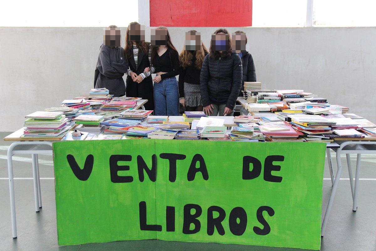 LiceoEuropeo's tweet photo. ¡Orgullosos de ellos!
Los alumnos del #ProgramaDelDiploma participan en la jornada educativa para mostrar la parte más solidaria del colegio a las familias y comparten, con todos los asistentes, los diferentes proyectos que ellos mismos coordinan.
#EducaciónEnValores #LiceoSocial https://t.co/pHh2l6gdt1