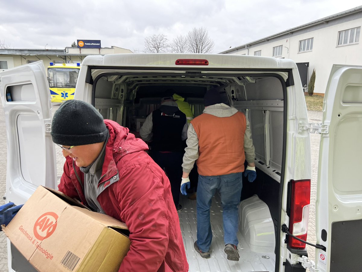 schaumburgd's tweet photo. Humanitarian supplies delivered to our polish partners at the border 👍🇺🇦

#SupportUkraine 
#interhelp https://t.co/khIiaibmJC
