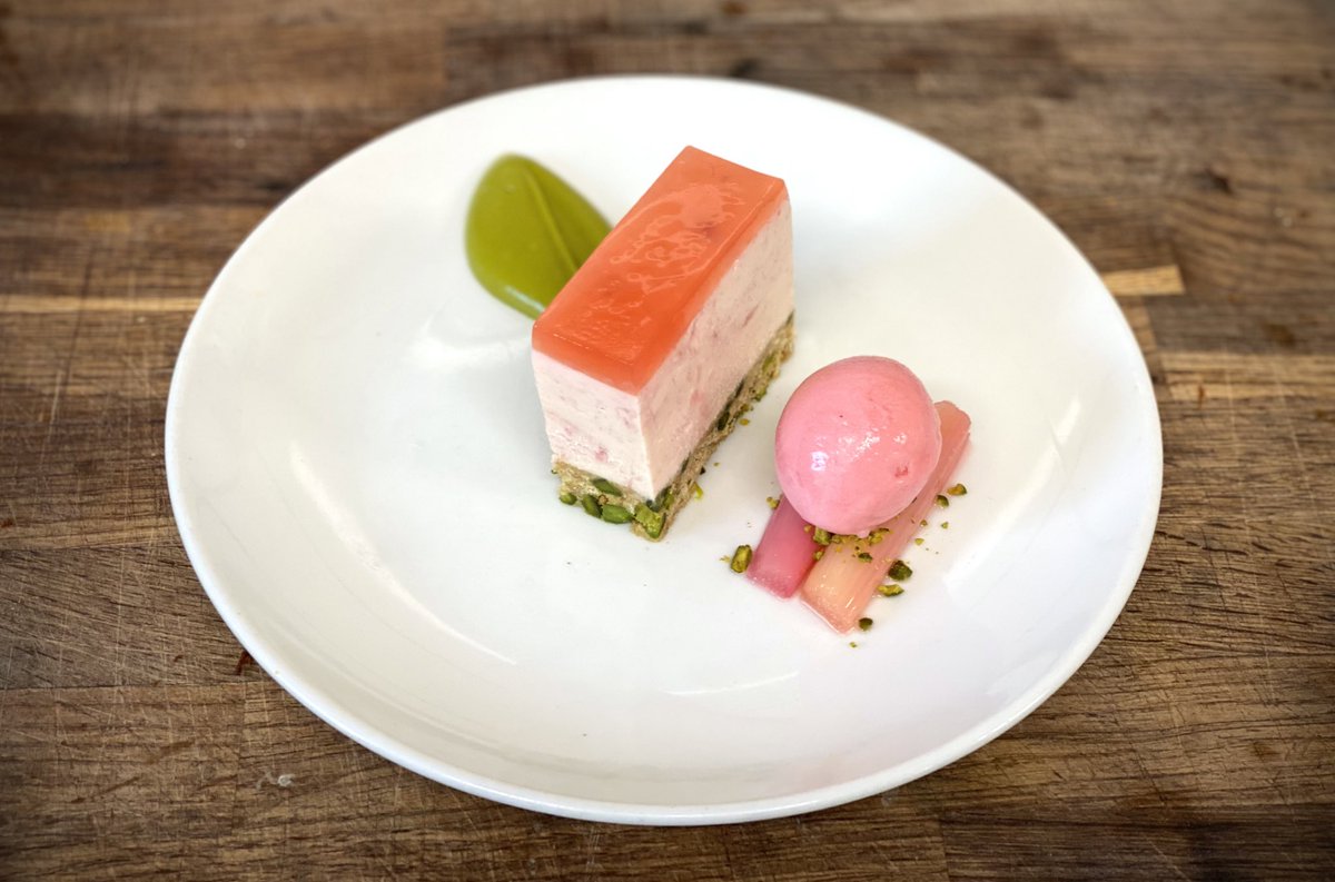 the_whitehart's tweet photo. Rhubarb, rosewater and pistachio cheesecake, poached rhubarb, rhubarb sorbet, pistachio purée… simply stunning! #Delicious #ChefTalent @GoodFoodGuideUK @MichelinGuideUK https://t.co/7qvlBfc2bE