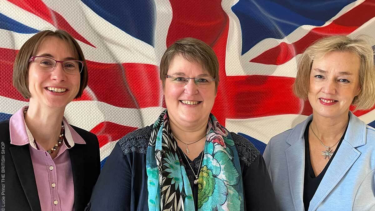 TheBritishShop's tweet photo. Wer steckt eigentlich hinter unseren Blogbeiträgen? Wir stellen unsere drei Redakteurinnen in diesem Blogbeitrag vor, und Sie erfahren u. a., welche Rolle sie bei THE BRITISH SHOP haben und woher ihre Liebe zu Großbritannien kommt!
https://t.co/inC8S3oB6i
#Bloggerinnen https://t.co/oTIBrzjJqQ