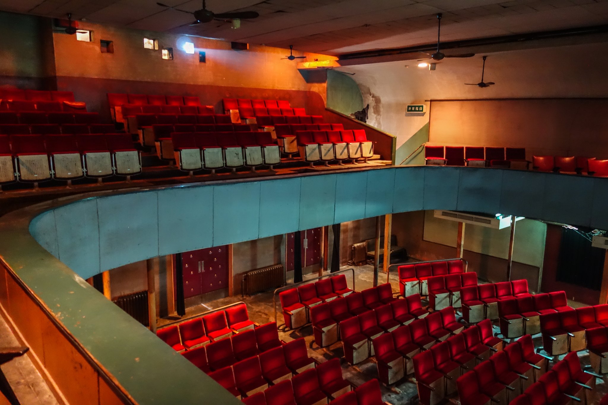 吐きだめｘｘｘ 映画館の二階席が大好きなので二階席がある全国の映画館リストを作ってみました 高田世界館 丸の内toei 丸の内ピカデリー シネスイッチ銀座 シネクイント イオンシネマ港北ニュータウン 相生座 伊那旭座 上田映劇 松阪大映 千本日活 新世界
