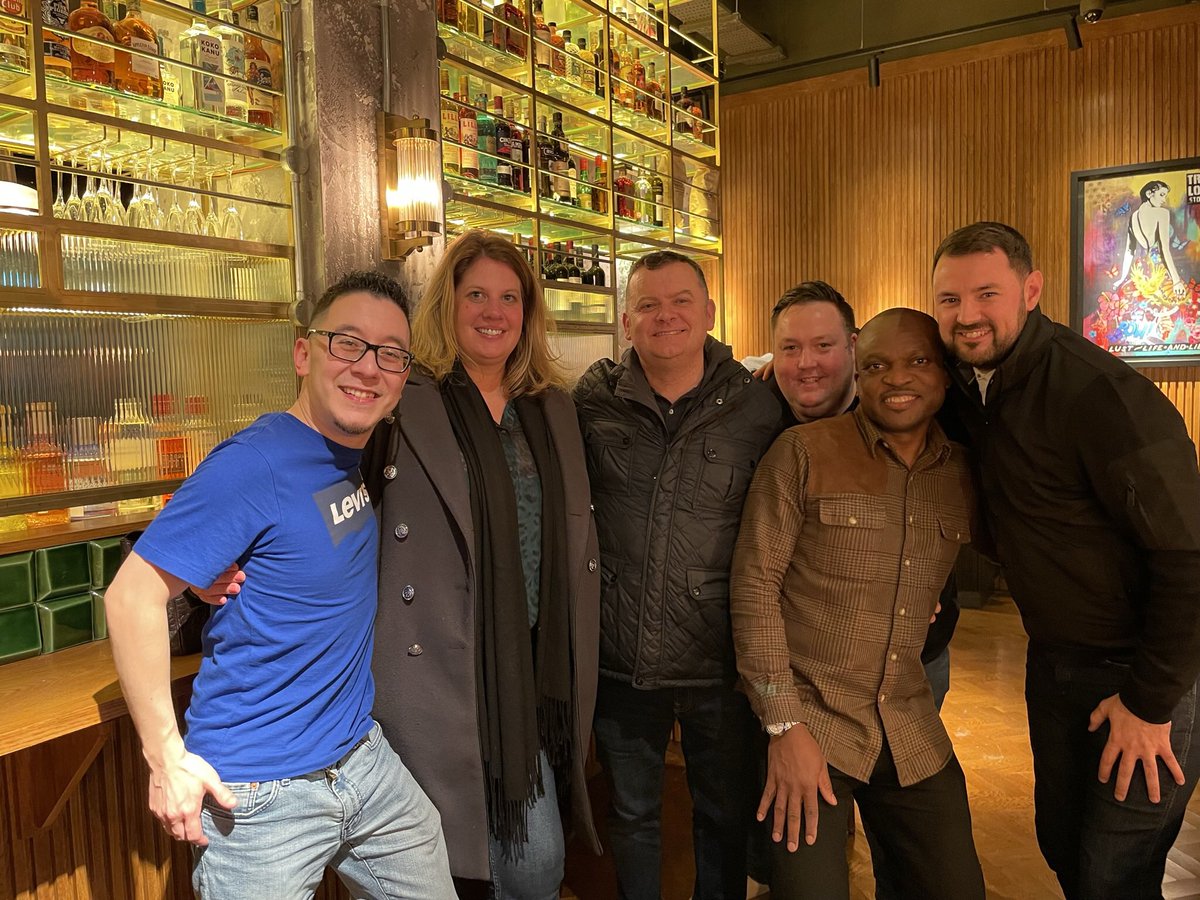 pasc2's tweet photo. Another great night out #lateChristmasDo following our #Region03 2022 strategy session 🥳📈🍹✏️🍸💻🥂 📊🎉@coopuk #Fleets @StPaulsLondon https://t.co/UMIpeEisNN