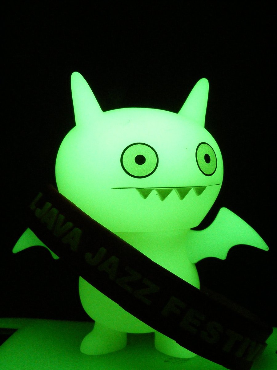 nuo2x2's tweet photo. you think Im forgetting bout this thread huh? nope, not yet! still loving #glowsinthedark #toys and #toyphotography here! come join us in this thread if you love glows stuff #GLOW #uglydoll #icebat #nuo2x2 #nuo2x2toys https://t.co/buxf25aqMb