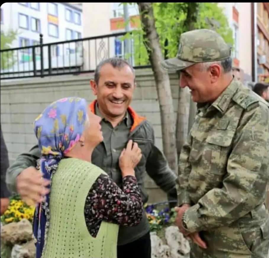 abdurrahim_av's tweet photo. 8 kolordu Komutanı Osman erbaş paşamızın yıl dönümü mekanın cennet olsun Allah rahmet eylesin Osman paşam asla seni unutmayacagiz değerli abim #OsmanERBAS #sehit ruhuna şahadet olsun paşam Elazığ sekizinci kolordu Komutanı..? https://t.co/AtyuVqBmUz