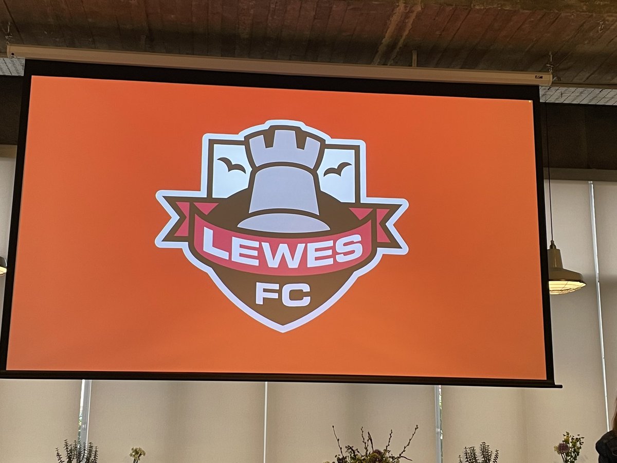 Hearing from <a href="/KarenDobres/">Karen Dobres</a> about #Equality in #football <a href="/LewesFCWomen/">Lewes FC Women</a> first club in the world to have equal pay for men and women in the sport #boldandborderless #kickasswomen