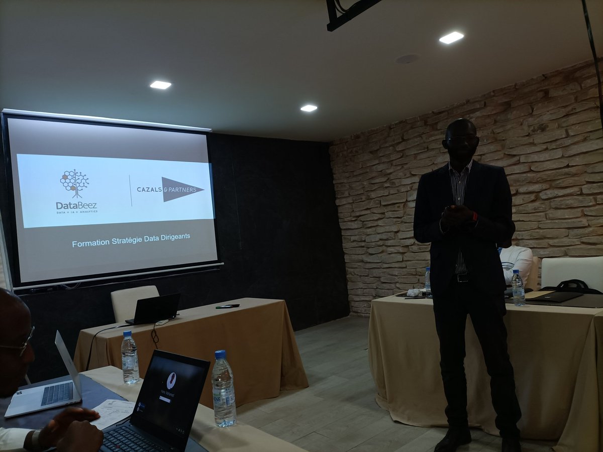 FCazals's tweet photo. 2ème journée de la formation "Stratégie Data" avec notre partenaire sénégalais #databeez #saly #kebetu 🇸🇳 https://t.co/ajebKyQP1t
