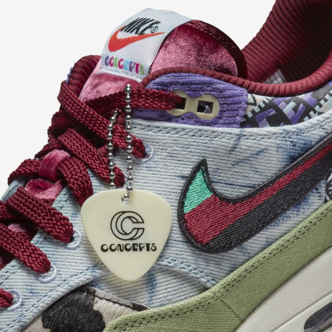 SNKR_TWITR tweet media