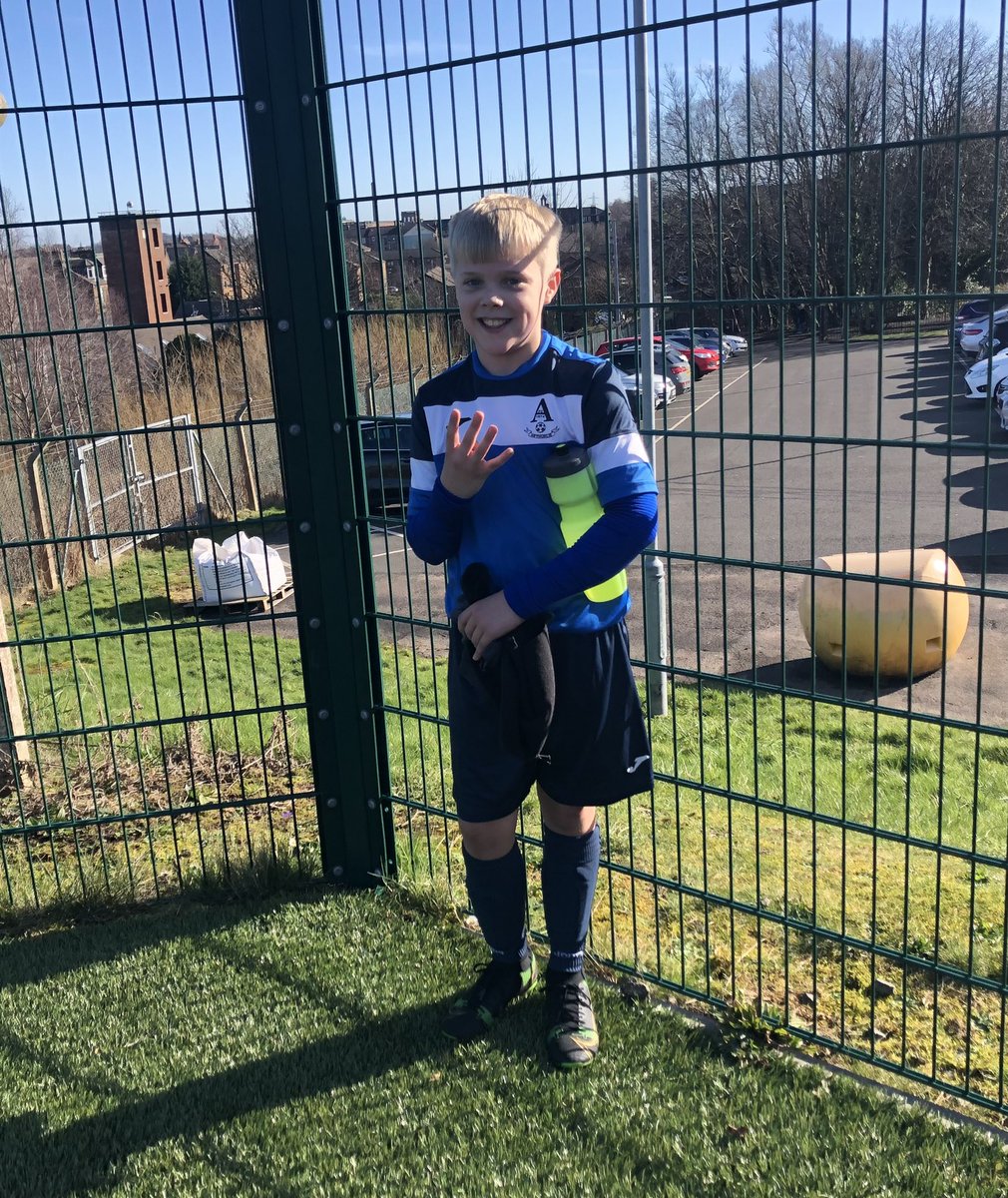 Beautiful morning for the 1st league game. Boys were brilliant, 4 goals for wee Harribo today ☀️⚽️💙