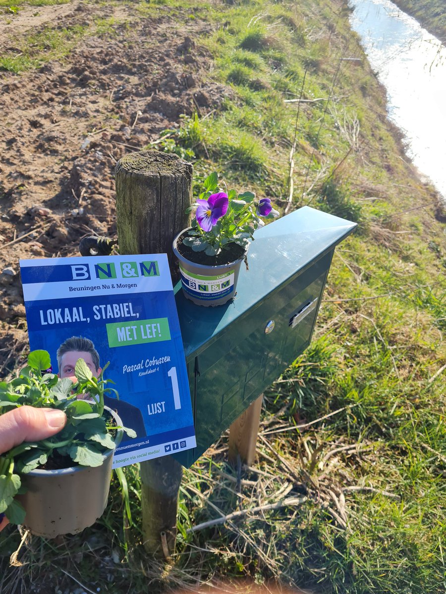Campagnetijd!!
Weer langs de deuren in alle kernen van de <a href="/gem_Beuningen/">Gemeente Beuningen</a>
Stem lokaal, stem <a href="/BeuningenNenM/">Beuningen Nu en Morgen</a>