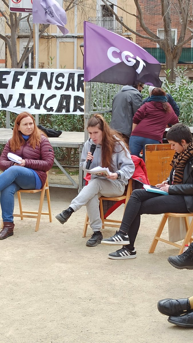 La nostra companya d'assemblea, la Marta, explica els motius per anar a la #VagaGeneralFeminista8M, tot incidint en la situació del sector d'Educació.