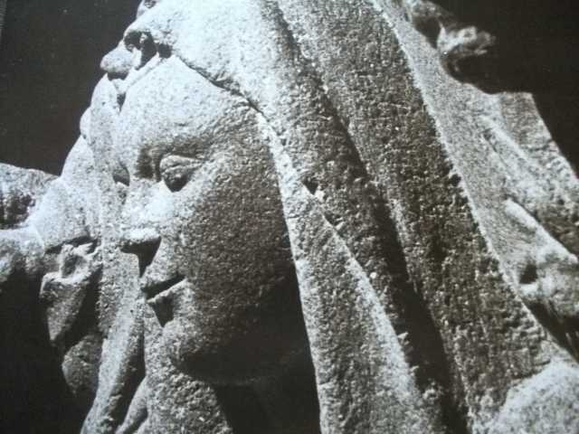 StDavCathLib's tweet photo. #OTD #ArYDyddHwn
Today, 5th March, we remember #SantesNon #StNon, including her life after birth of her son #DewiSant #StDavid when she lived in #Dirinon #Brittany where she was buried.
Here 👇 her effigy in Church dedicated to her in #Dirinon. Is that a dragon at her feet? 😇 https://t.co/qzo0tecnWD