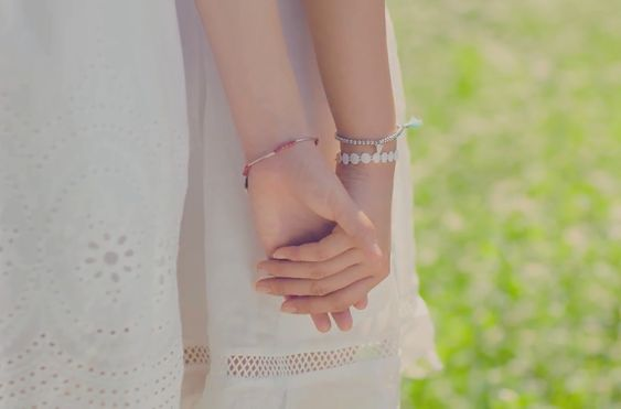 116details's tweet photo. i’ll hold your hand in this cruel world https://t.co/8NiUWcxwvv
