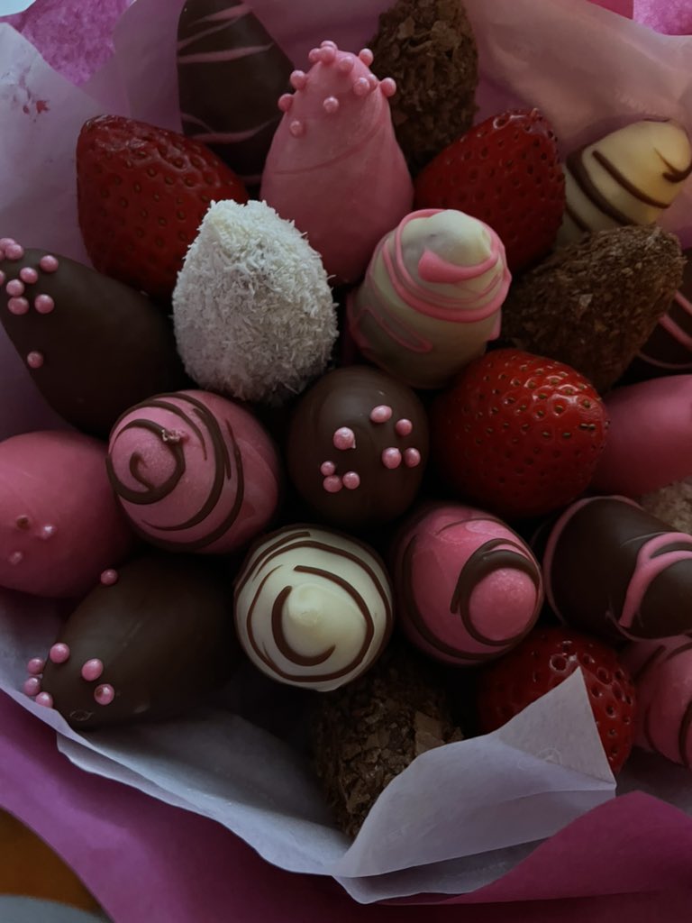 louis_girrl's tweet photo. Дай Бог каждое 8 марта будет таким вкусным https://t.co/6tTzQ7YUdl