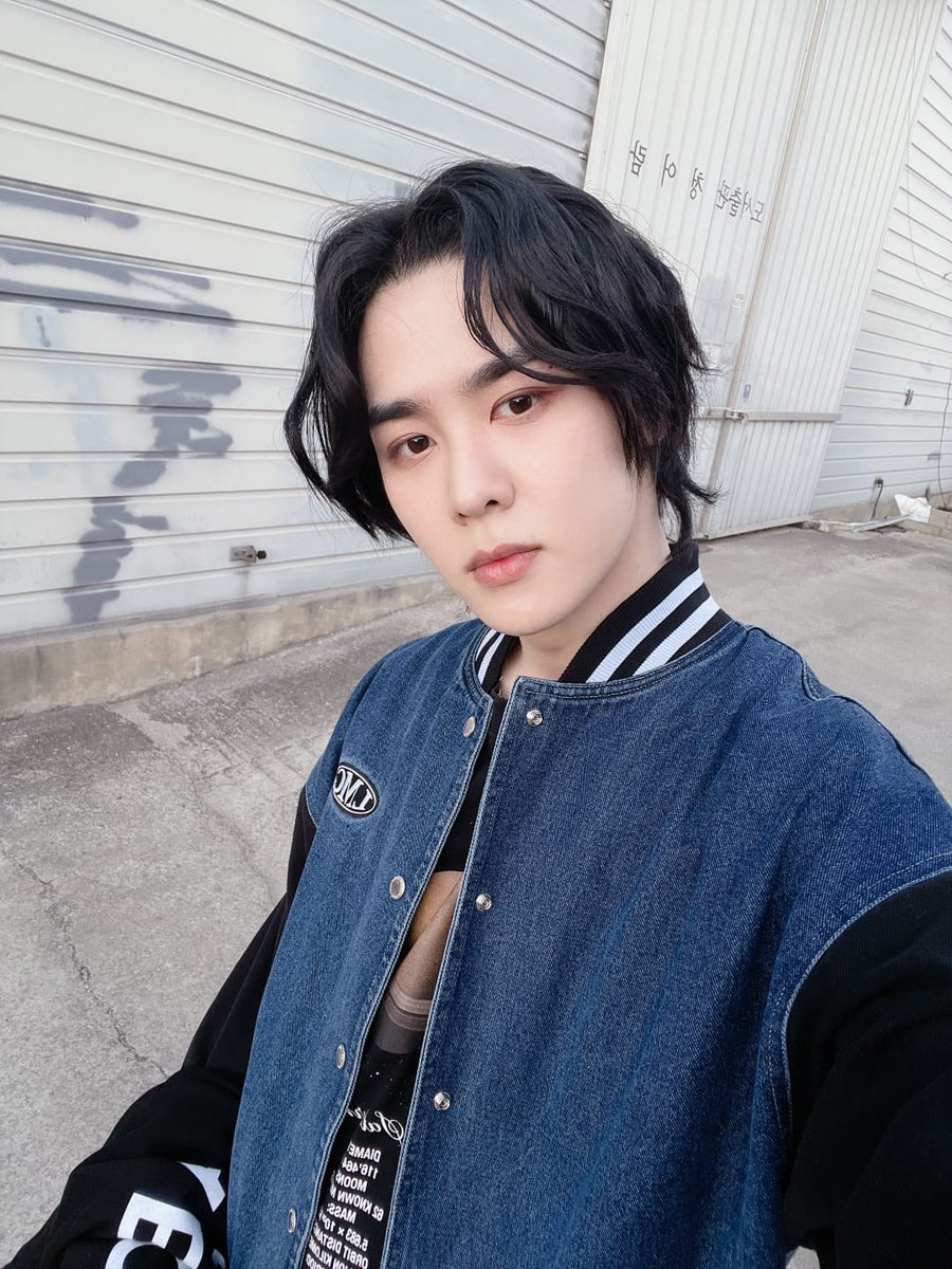 _ty__lee's tweet photo. [220305/Kun🐻💭Update]

"🖼×3" 

"Today's selcas"

"Who said I didn't get a haircut?😡"

"Wow, someone said my hair didn't grew! It did."

#KUN #KUNUPDATE https://t.co/76g7Iv6sgf