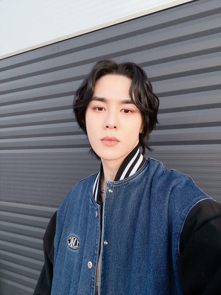 _ty__lee's tweet photo. [220305/Kun🐻💭Update]

"🖼×3" 

"Today's selcas"

"Who said I didn't get a haircut?😡"

"Wow, someone said my hair didn't grew! It did."

#KUN #KUNUPDATE https://t.co/76g7Iv6sgf