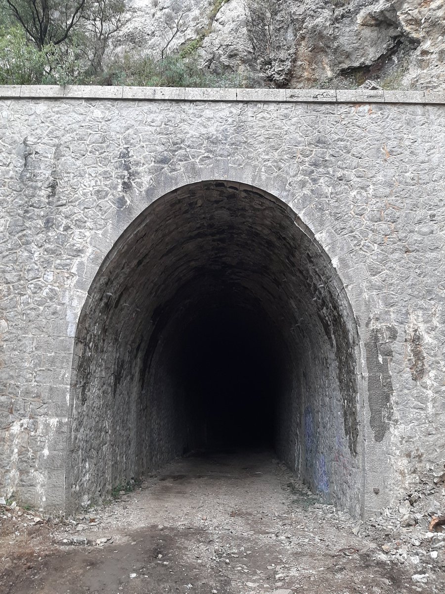 adjpit's tweet image. Un cache tradi m'attend à l intérieur petite hésitation sans lumière j'entre ou pas 🥶 #geocaching