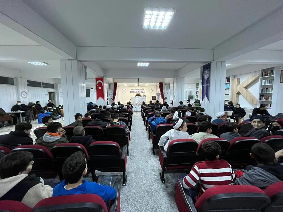gencsakarya1's tweet photo. Ferizli'de 150 Ortaokul Öğrencisi ile bir araya gelmenin enerjisiyle durmak yok yola devam !
#GençDiyanetSakarya 
#GençDiyanetFerizli 
#GençDiyanet https://t.co/MEHWm5mml2