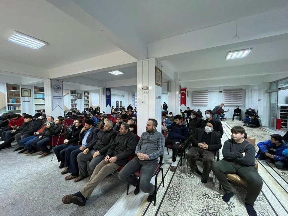 gencsakarya1's tweet photo. Ferizli'de 150 Ortaokul Öğrencisi ile bir araya gelmenin enerjisiyle durmak yok yola devam !
#GençDiyanetSakarya 
#GençDiyanetFerizli 
#GençDiyanet https://t.co/MEHWm5mml2
