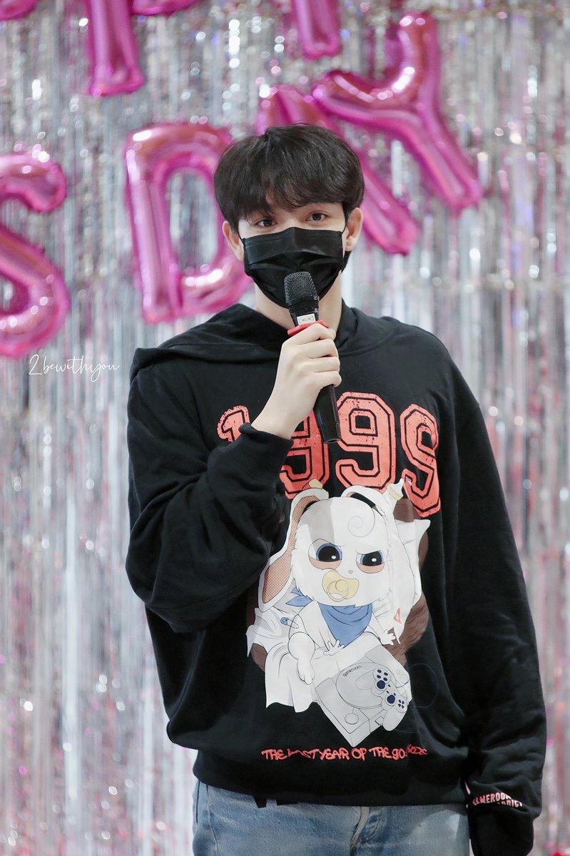 2BEWITHYOU88's tweet photo. 2022.03.05 เป็นกำลังใจให้พี่ได้บัตรด้วยนะ 💕 

#บาสเด็กอ้วนที่แท้จริง
#HappinessIsOurBAS https://t.co/fMMPXNMvLA