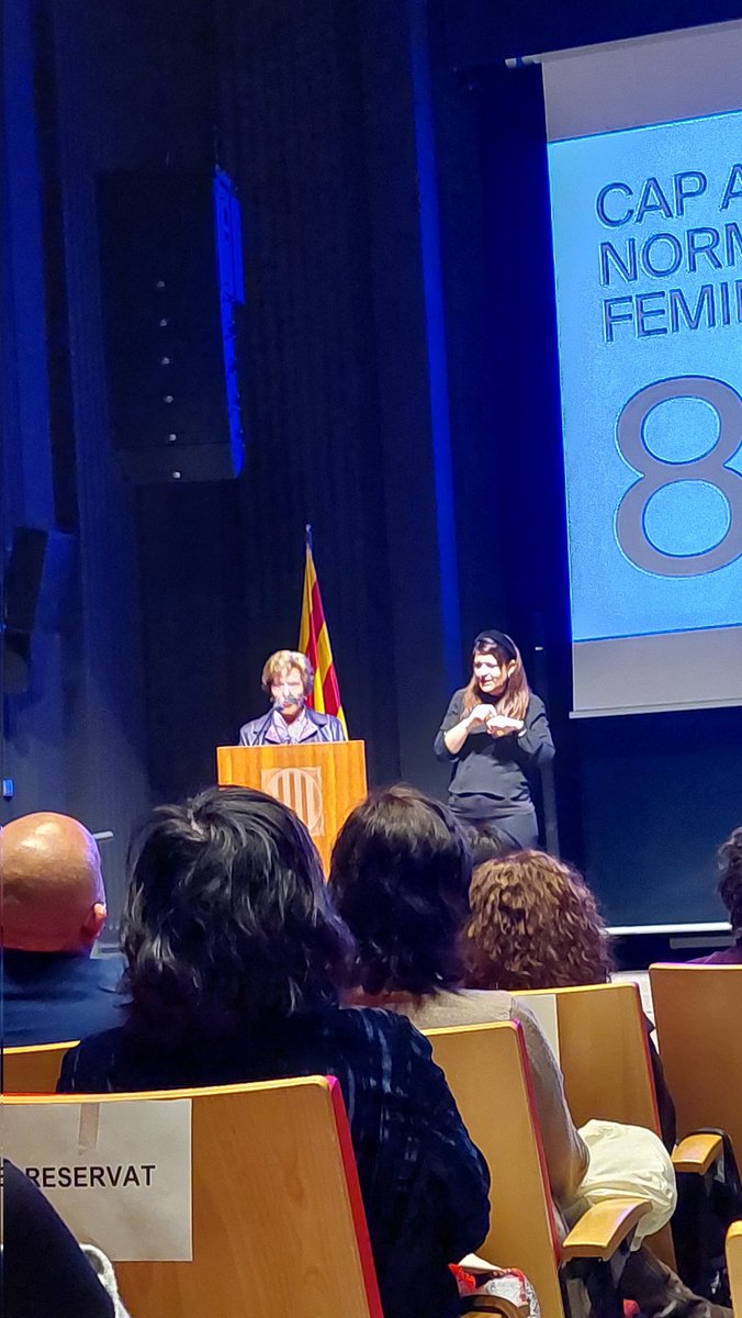teresaferres's tweet image. La mare a l'acte institucional pel 8M a Girona com a representant de les dones del sector pesquer, orgull de filla! #igualtat #normalitatfeminista @igualtatcat @Confraria_P @lamardedones