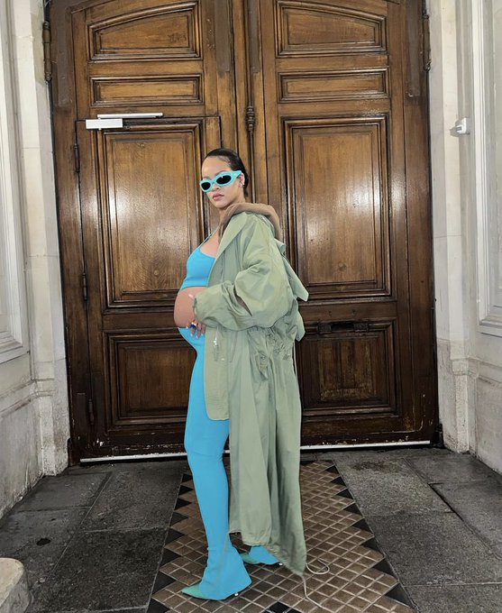 FNFYY03UcAULkx7?format=jpg&name=small