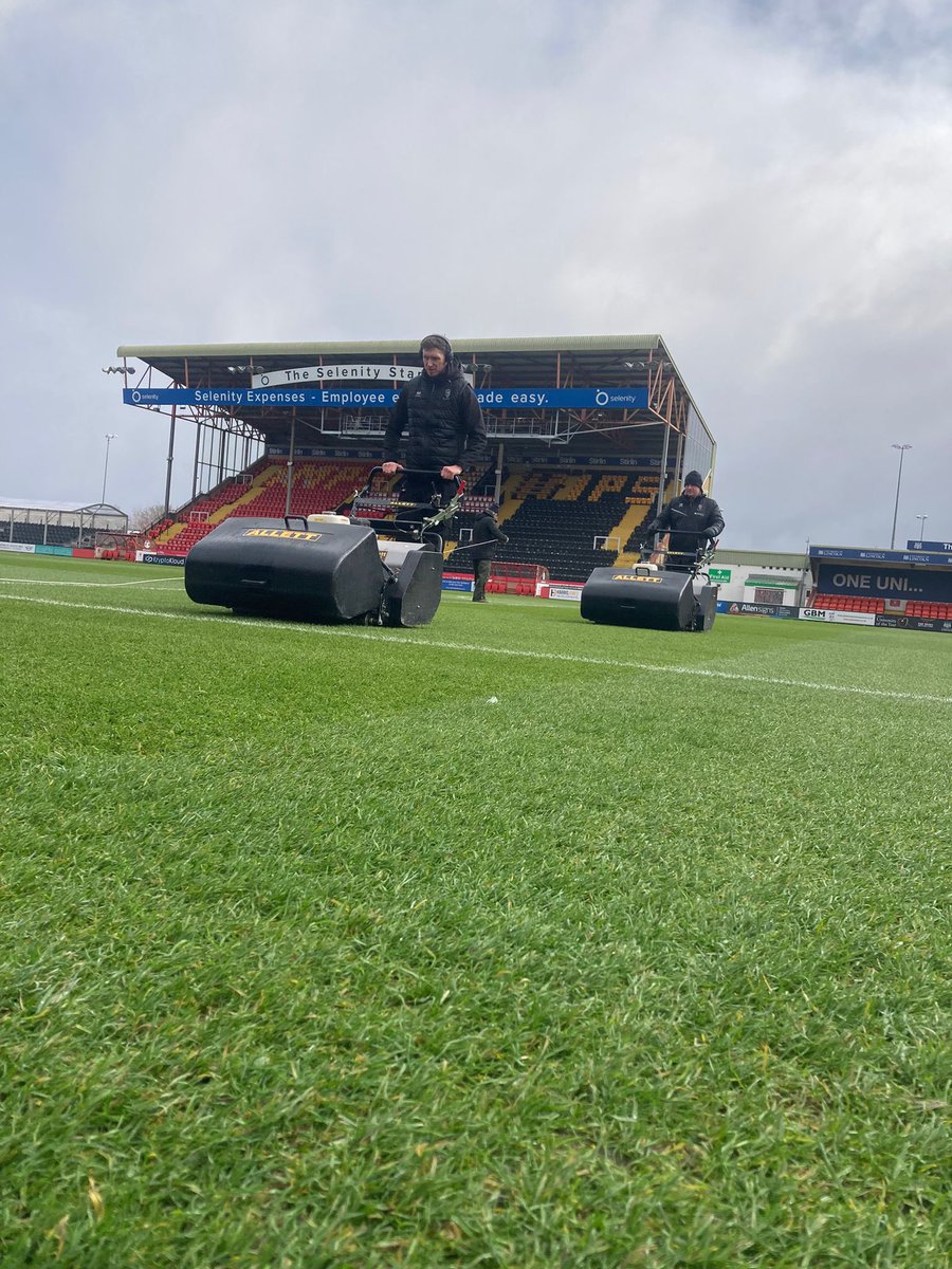 Craig_Housley9's tweet photo. #groundsweek first to arrive and very regularly last to leave on most occasions, fantastic Saturday set up for the game today V Sheffield Wednesday 🌱⚽️☀️🌧 https://t.co/6RjHG4YVyM