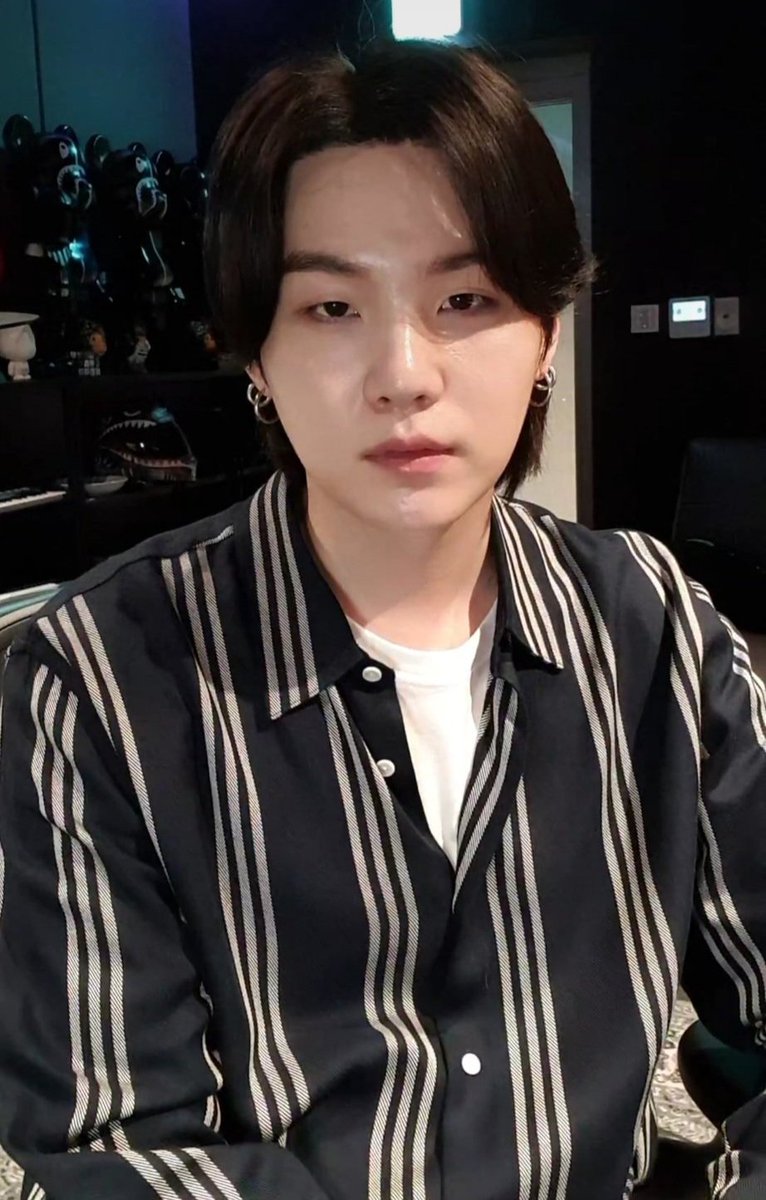 Muhamma09838325's tweet photo. @BTS_twt_MlNSUGA Hi yonngi oppa i miss you 😭😭💜💜💜 https://t.co/9MjsHTohpm