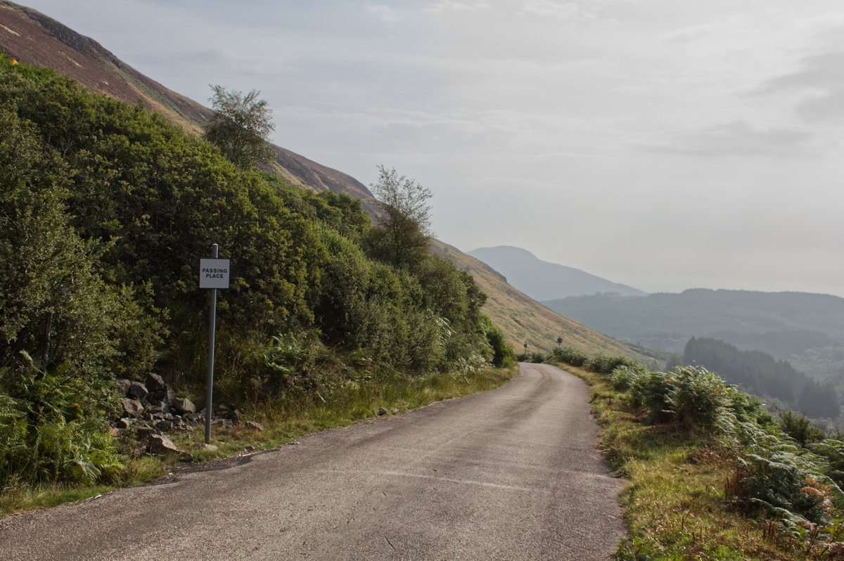 IslandsPass's tweet photo. 1/2 #PassingPlaceOfTheWeek

📍 This passing place is on the Isle of #Arran, halfway up the single track Ross Road which cuts across from #Lamlash to Lagg. The view is down the Monamore Glen towards another island in the distance, #HolyIsle

#knowTheCode #DrivingInTheUK #LoveArran https://t.co/bPEYgu6fki