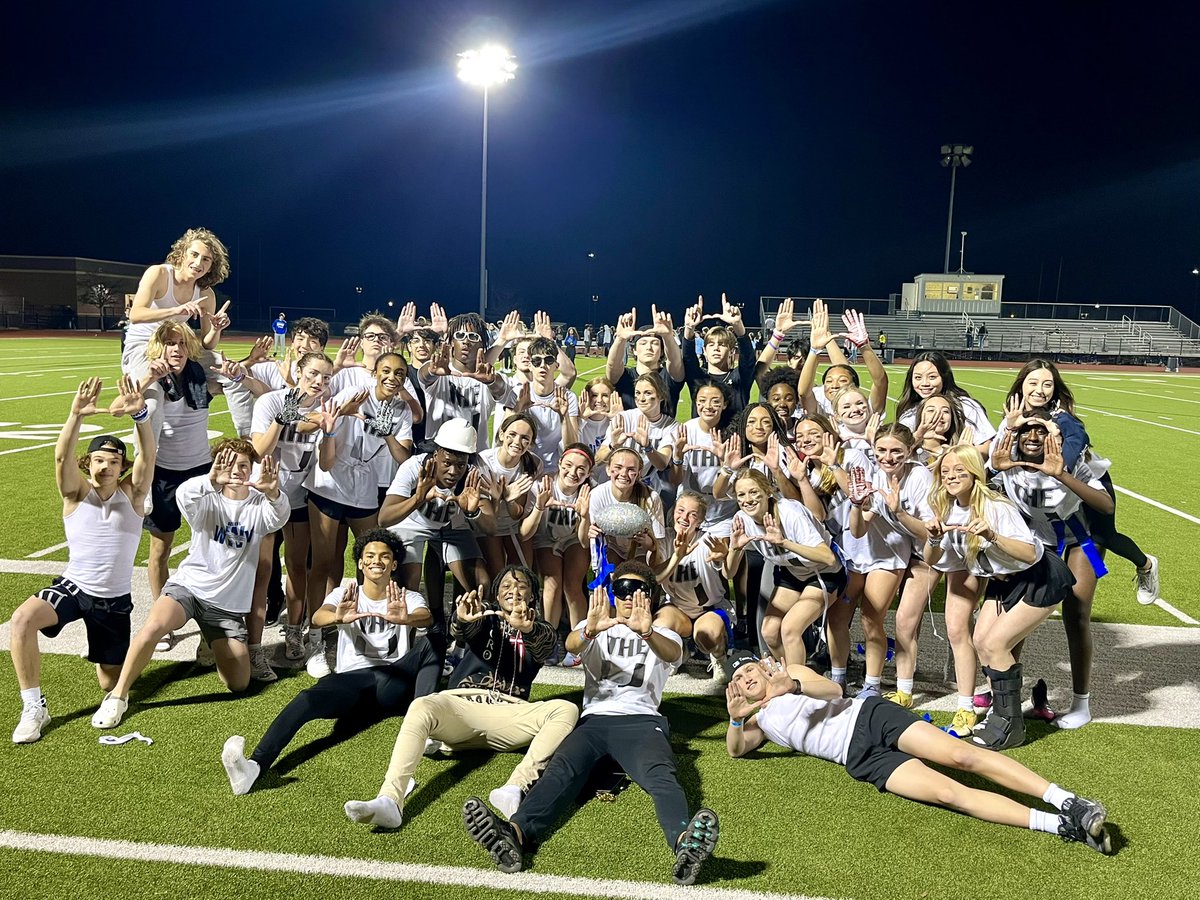 cbwcbw's tweet photo. C/O 2024 aka “The U” are the 2022 Byron Nelson Powder Puff Champs!!!
The girls all looked super cute & played their hearts out ( they’re all beasts too )!!!
A coached up the defense to only allow 1 TD in 2 games !
Their smiles say it all! 🏆.
#TheU #PowderPuffChamps https://t.co/EnuuoAmvNK