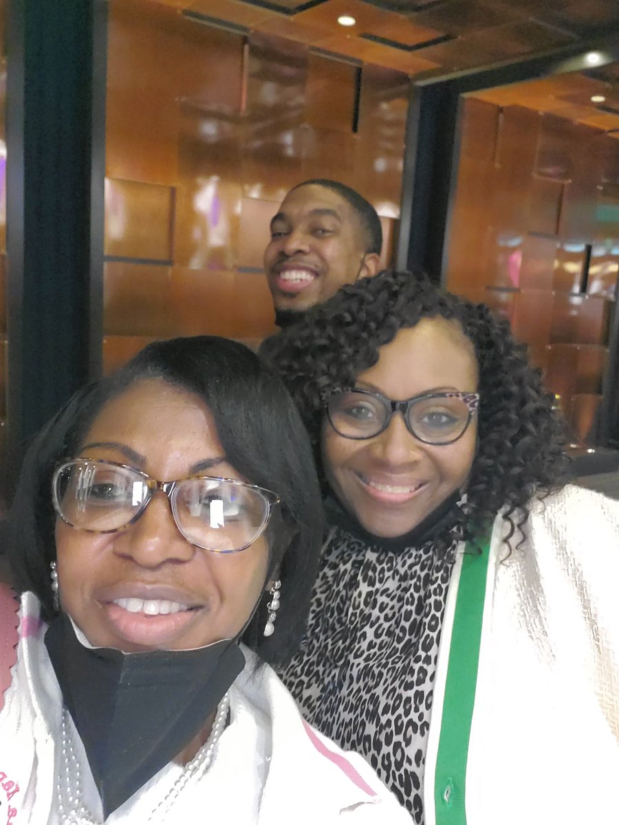 RobinColetrain's tweet photo. The beautiful thing about @The_SCAMLE Conference is the great PD sessions AND the networking. Love the bonding with @RichlandOne colleagues and our new connections with people from across the state. #SCAMLE2022 #MakeNewFriends #BuildingMyPLN https://t.co/jTZVLLh4Rs