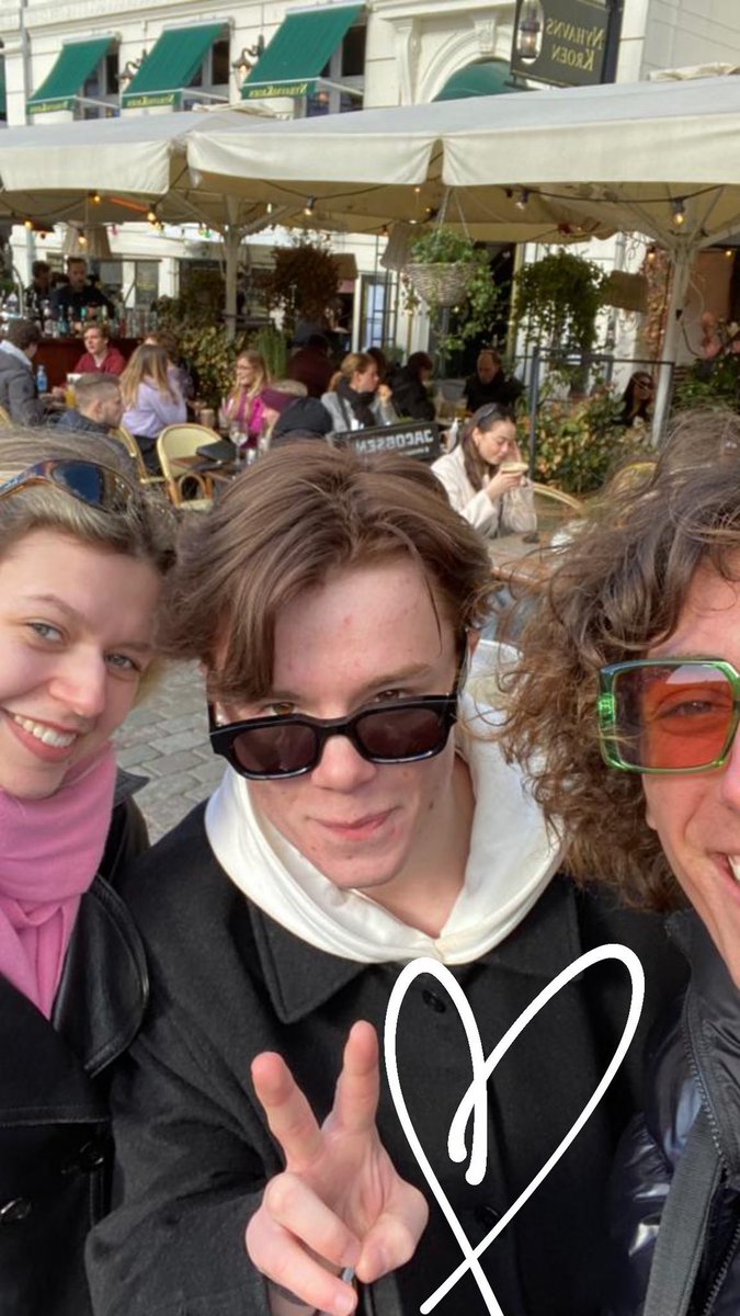 rydingdailyinfo's tweet photo. 📸 | Edvin com fãs hoje (05/03) em Copenhagen, Dinamarca. Via sumimrkulic https://t.co/E07YjyZBWT