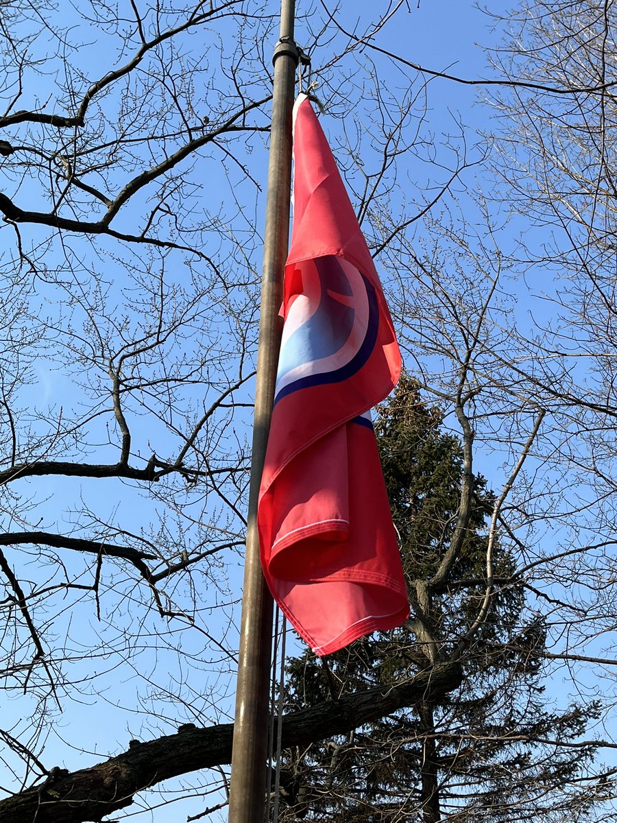 It’s <a href="/ChicagoFire/">Chicago Fire FC</a> #MATCHDAY in suburbia (with new garden flag)

Last week snow, this week a 3 point spring day #cf97
